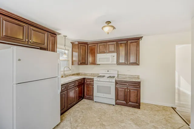 $259,900 | 1630 Maple Lane, Elgin, IL 60123