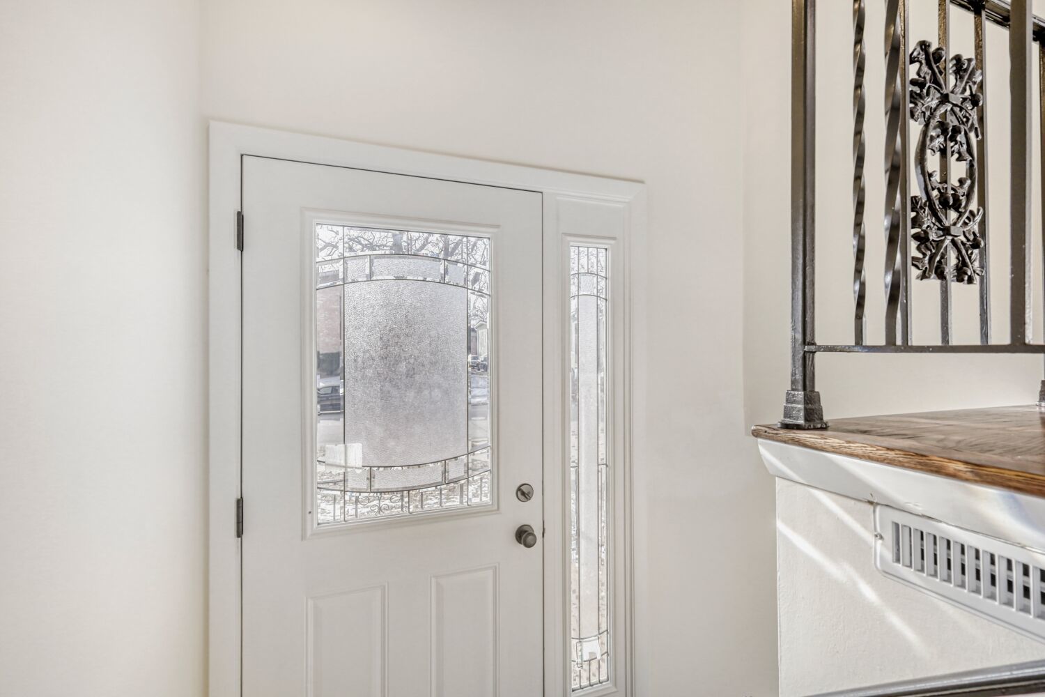 1630 Maple Lane Elgin, IL 60123 - Photo 2 of 21