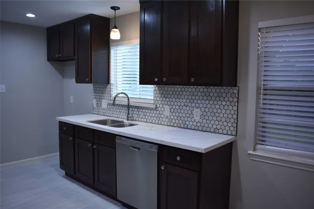 $2,050 | 3110 Springhill Drive, Missouri City, TX 77459