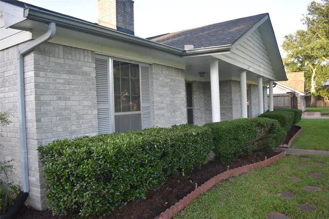 $2,050 | 3110 Springhill Drive, Missouri City, TX 77459