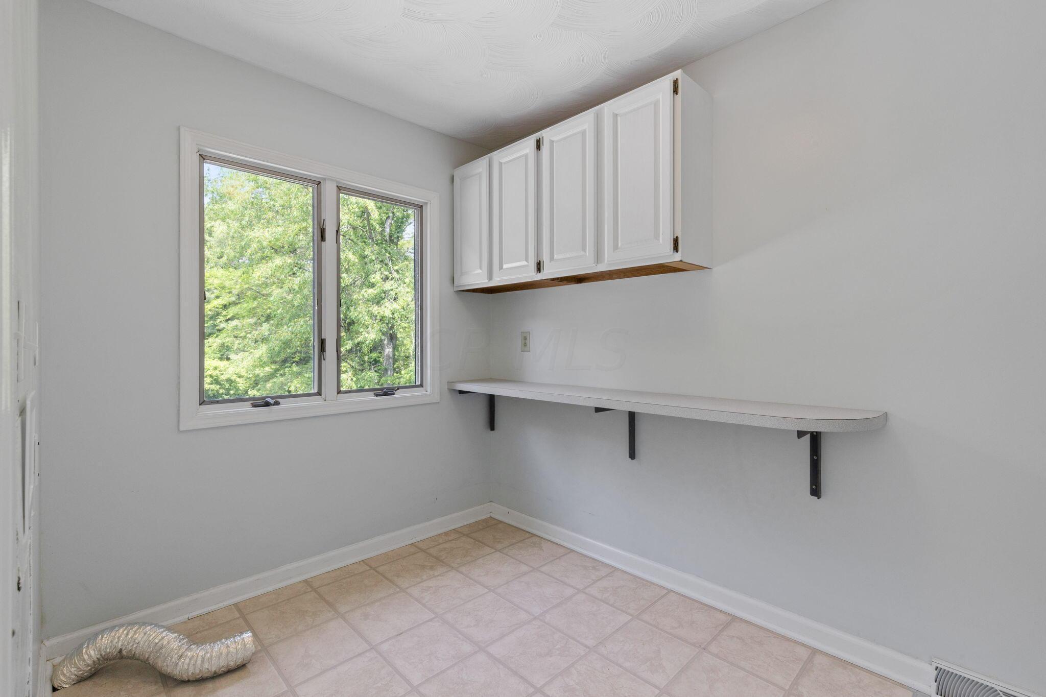 8945 Cheshire Road Sunbury, OH 43074 - Photo 25 of 56 Laundry Room Up