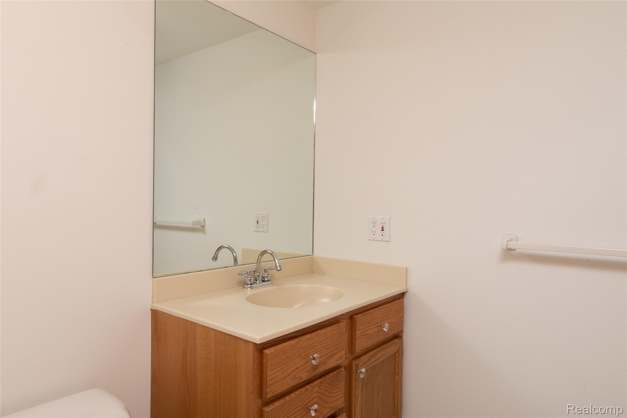 1515 Addaleen Road Highland, MI 48357 - Photo 42 of 48 with En Suite
