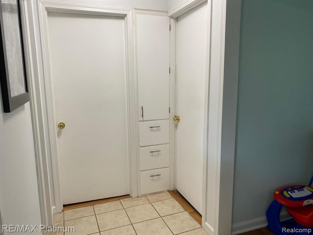 4450 North Eager Road Howell, MI 48855 - Photo 14 of 23