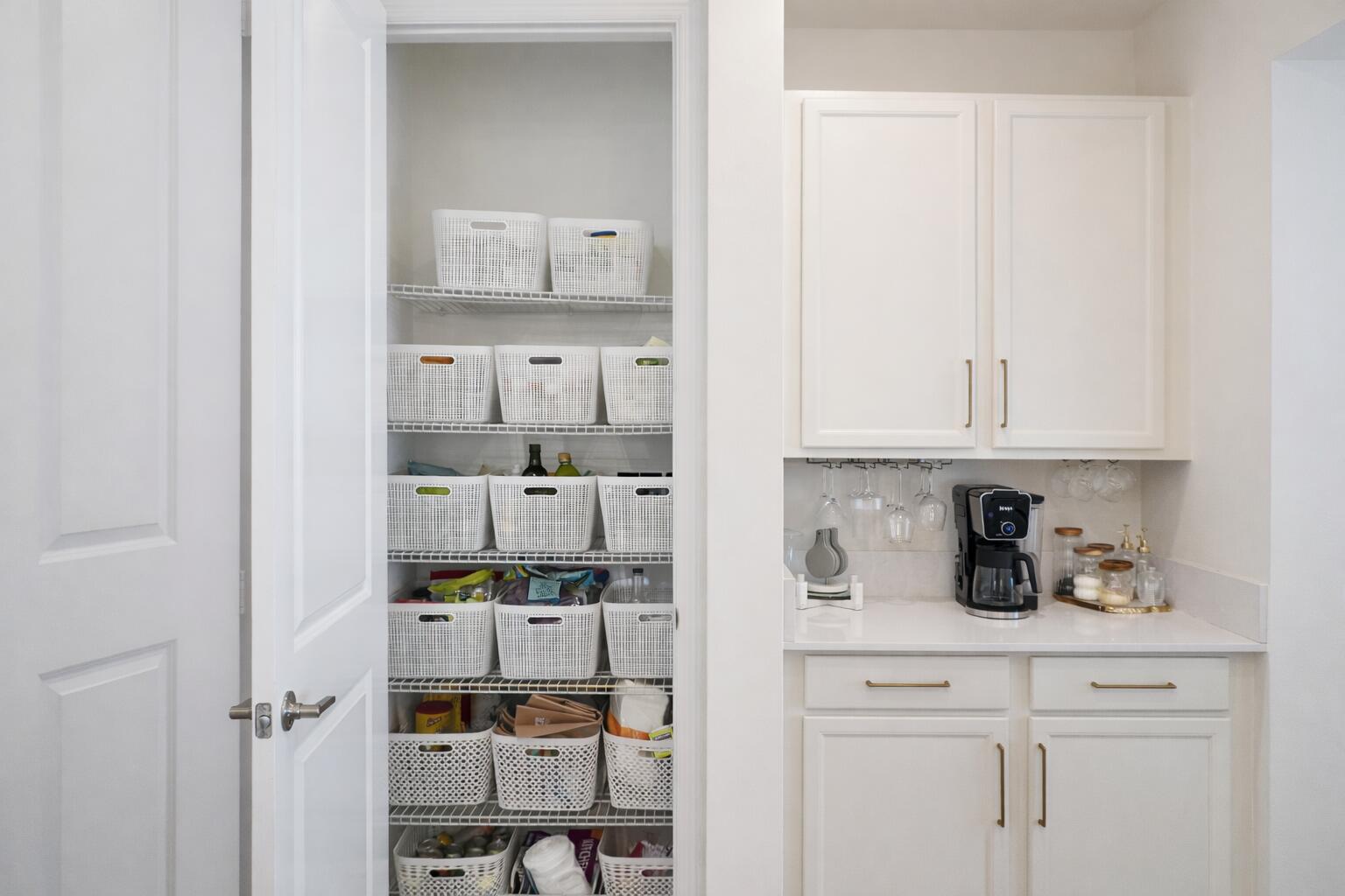 1104 Rio Court Deerfield Beach, FL 33064 - Photo 4 of 30 E5C5D9A4-9077-46DD-A5F0-441F75E74D2E