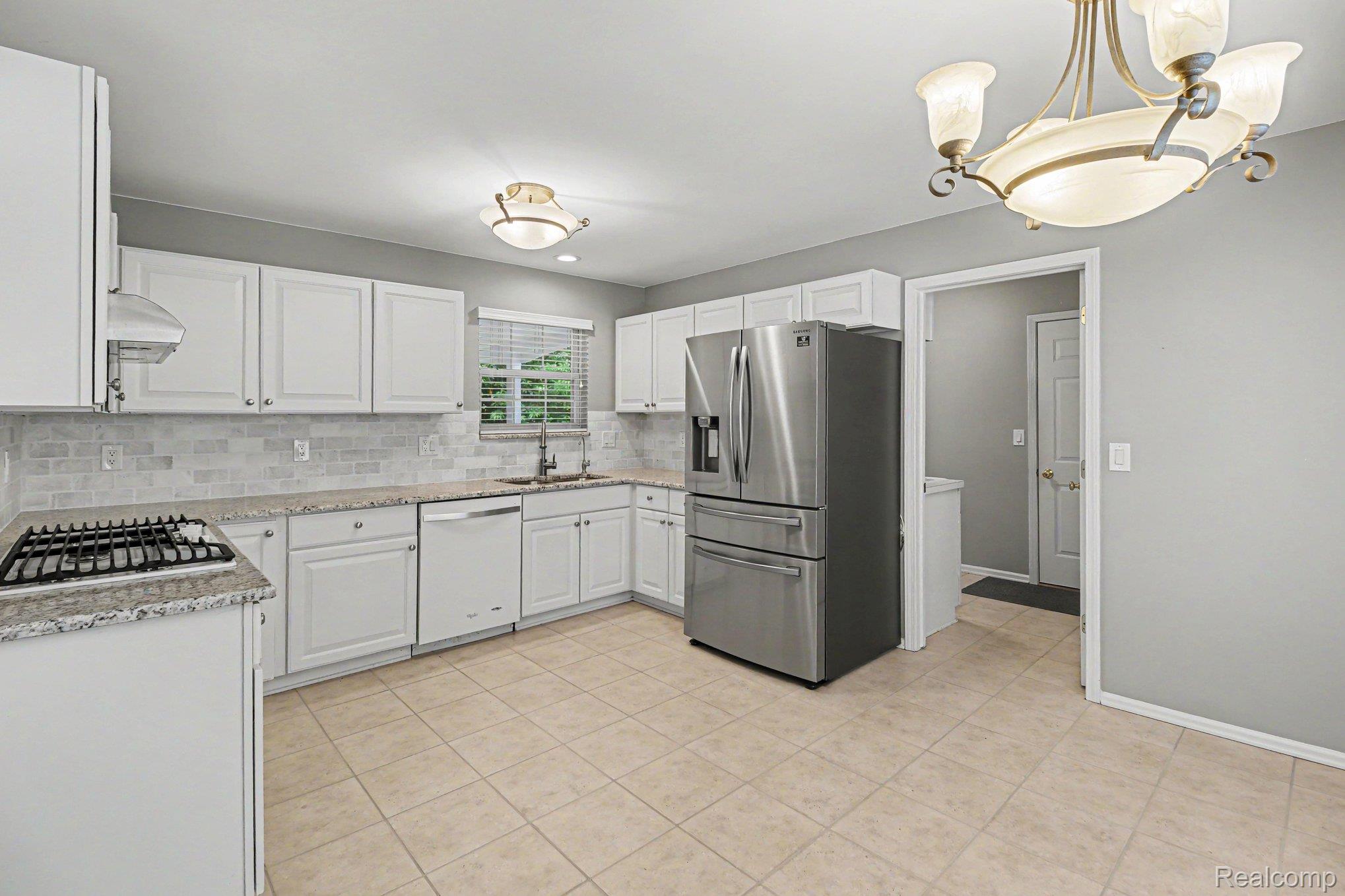 6573 Summit Ridge Court Clarkston, MI 48346 - Photo 7 of 24 003_file_5721.jpg