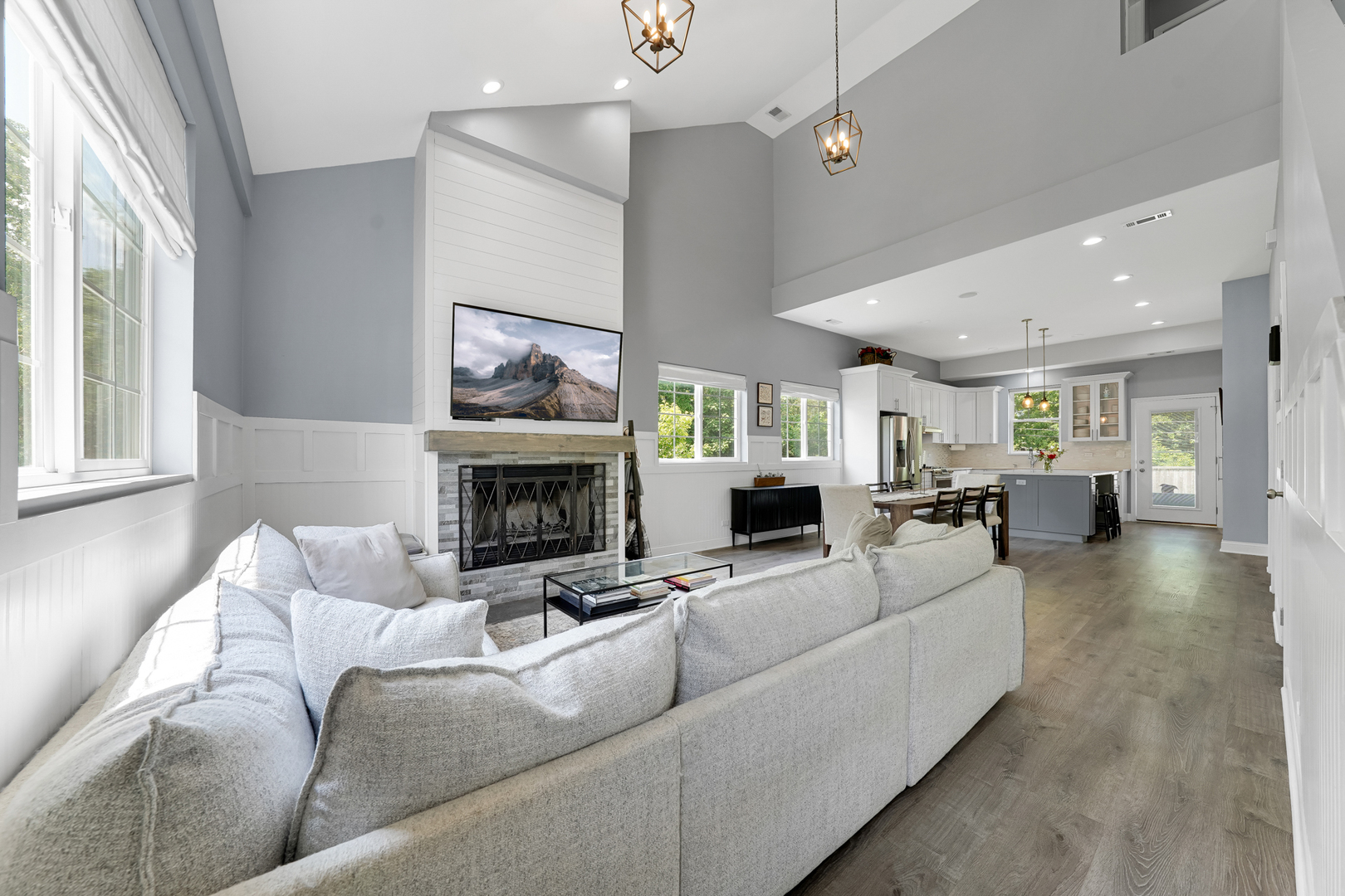 228 Juneway Terrace Lake Bluff, IL 60044 - Photo 2 of 24