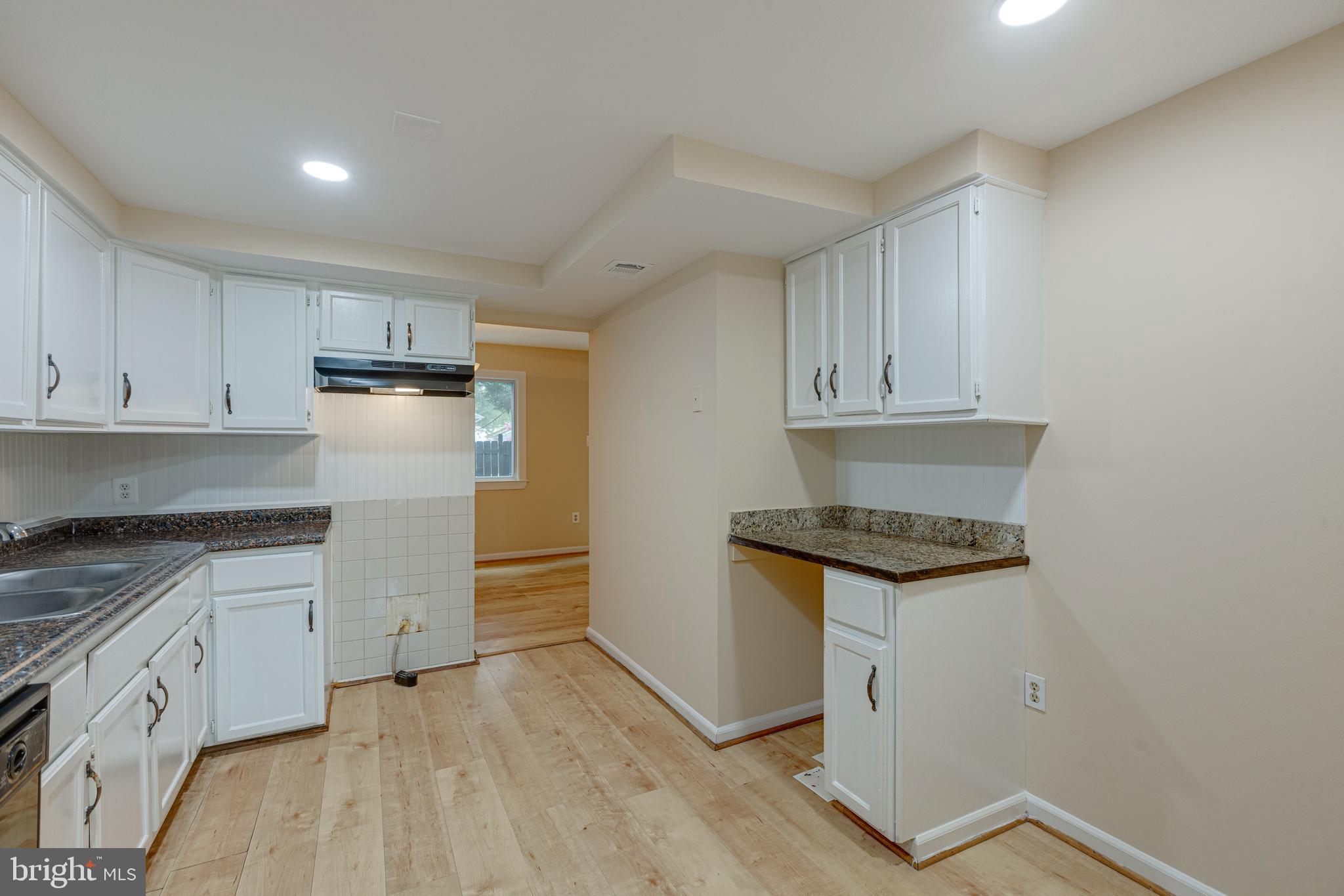 188 North Cottage Road Sterling, VA 20164 - Photo 12 of 35 Kitchen