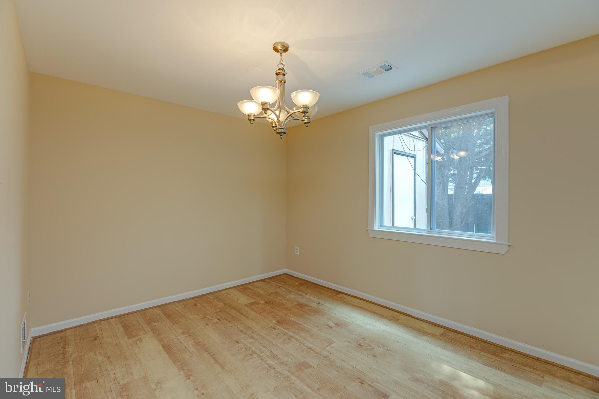 188 North Cottage Road Sterling, VA 20164 - Photo 15 of 35 Dining room