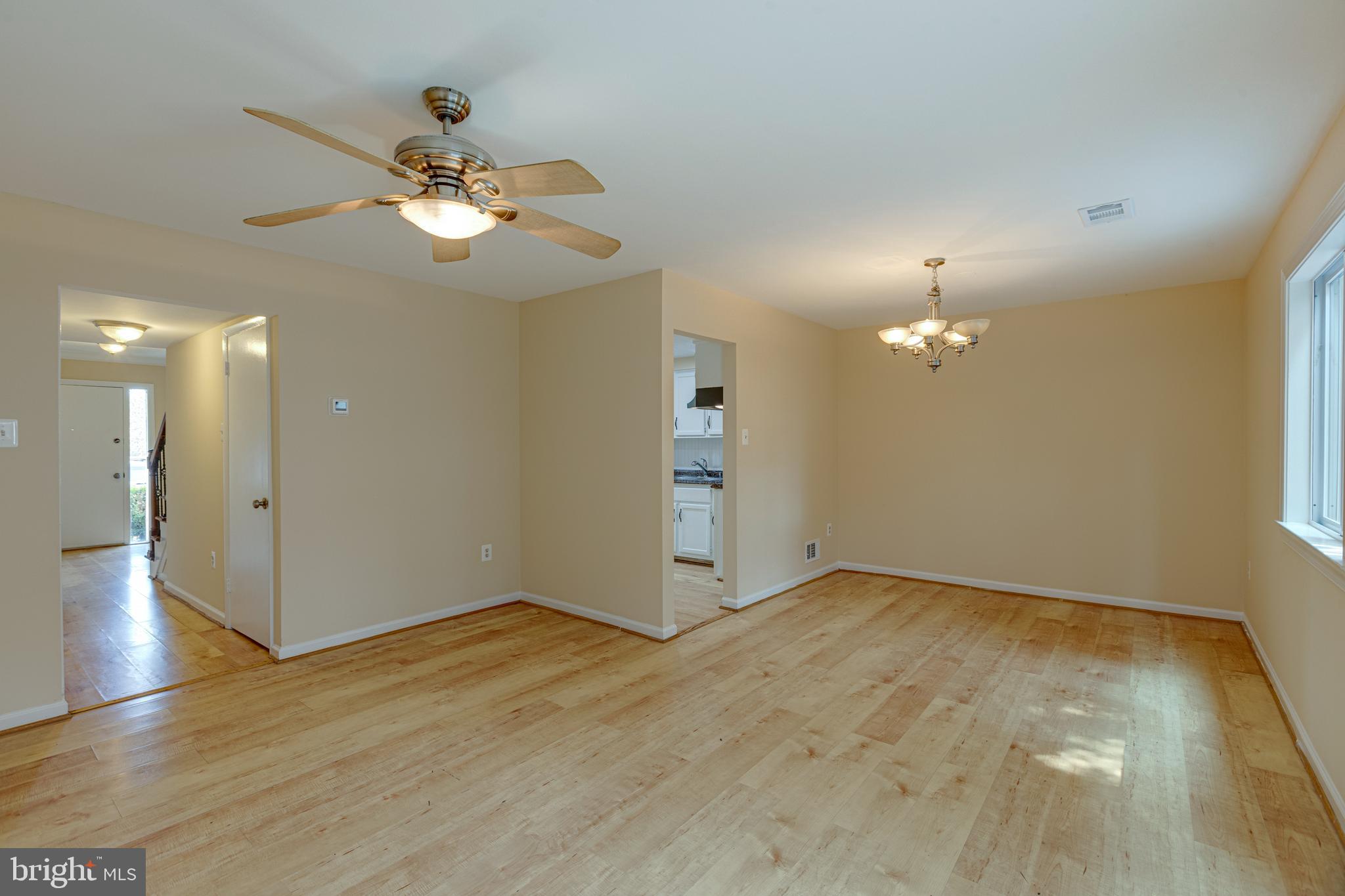 188 North Cottage Road Sterling, VA 20164 - Photo 17 of 35 Family & dining room