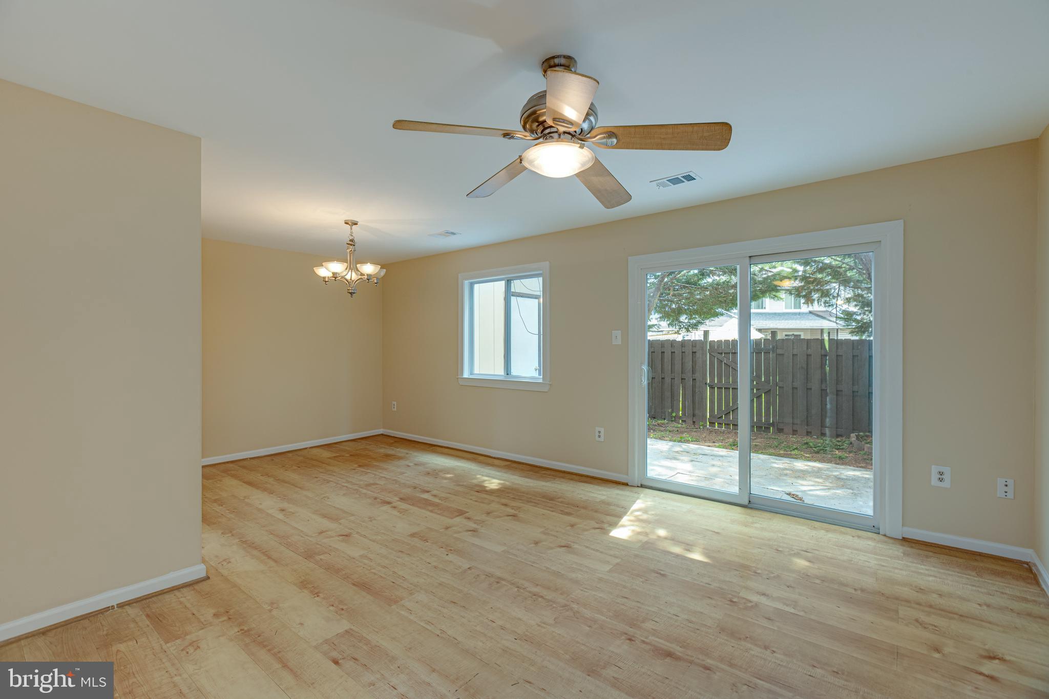 188 North Cottage Road Sterling, VA 20164 - Photo 18 of 35 Family & dining room