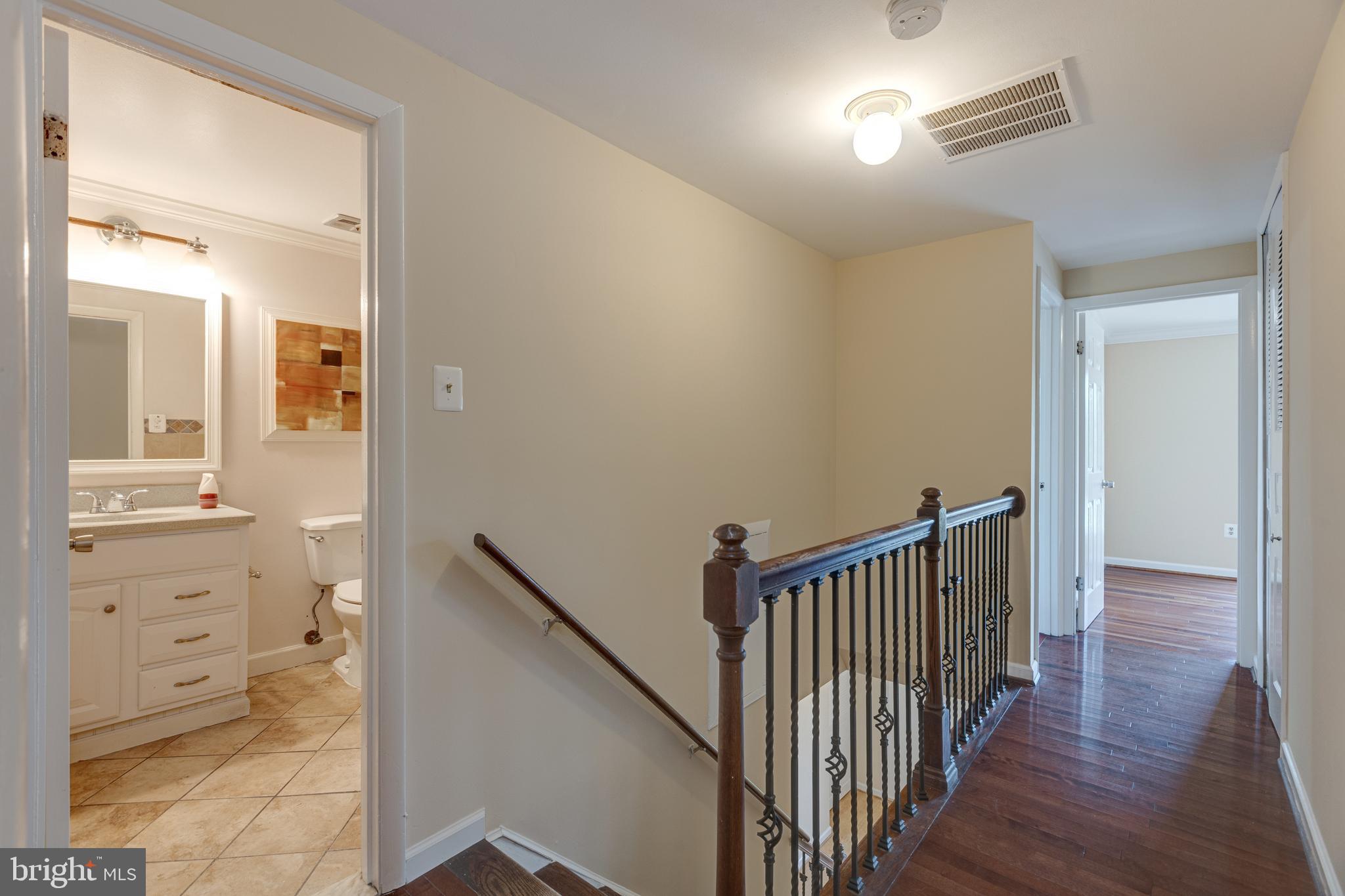 188 North Cottage Road Sterling, VA 20164 - Photo 21 of 35 Upstairs landing