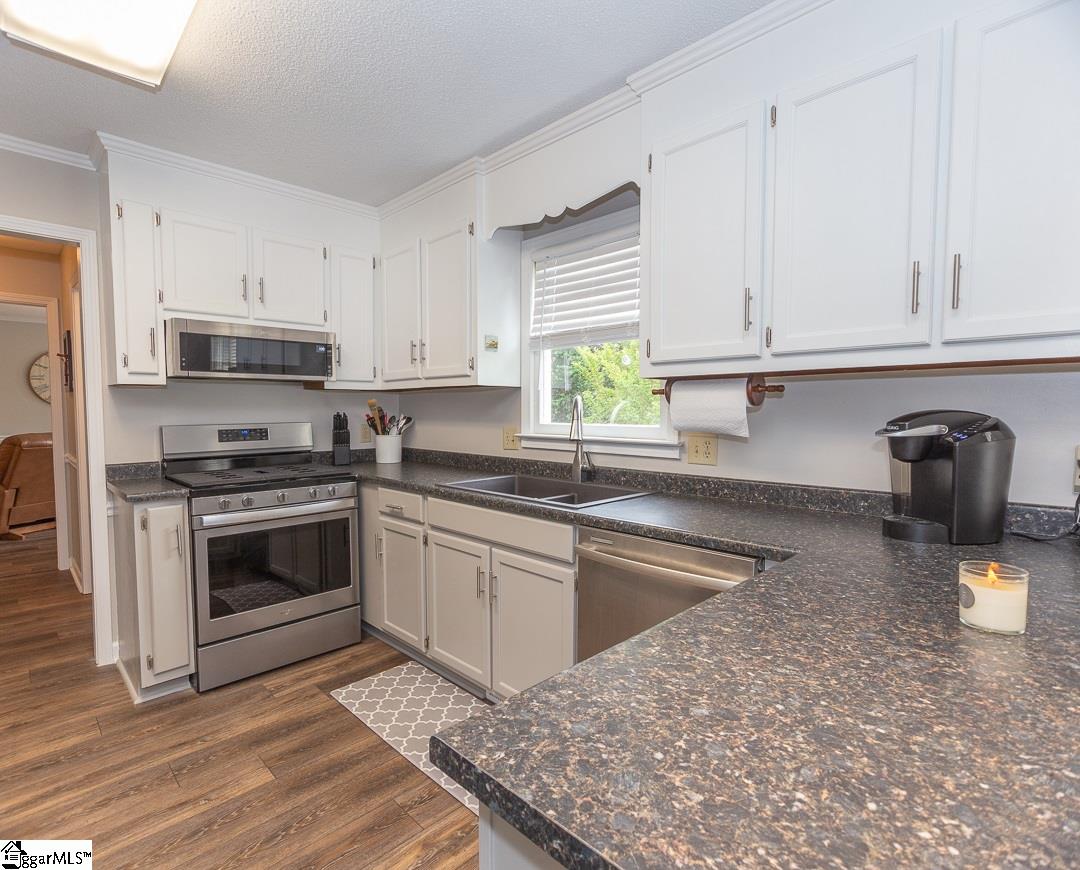 407 Syracuse Road Easley, SC 29642 - Photo 7 of 33