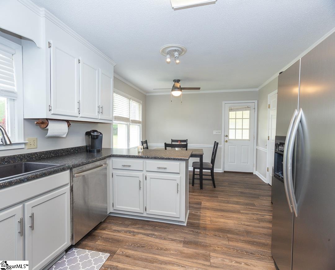 407 Syracuse Road Easley, SC 29642 - Photo 10 of 33