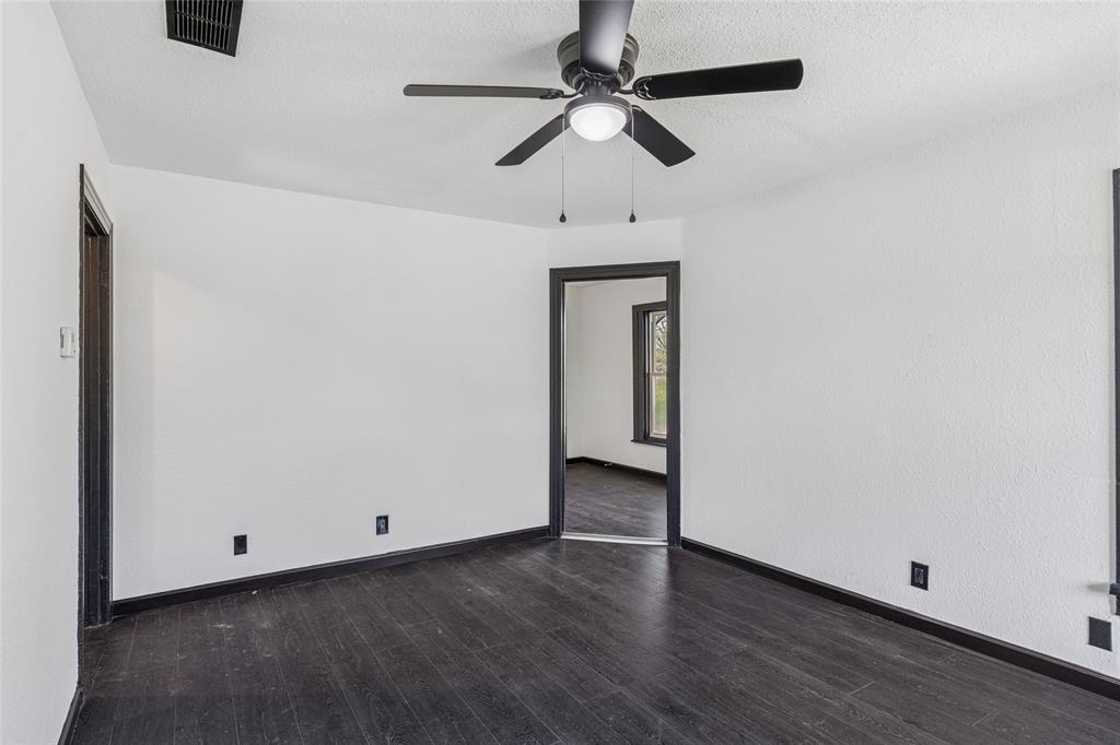 4816 Foard Street Fort Worth, TX 76119 - Photo 10 of 25