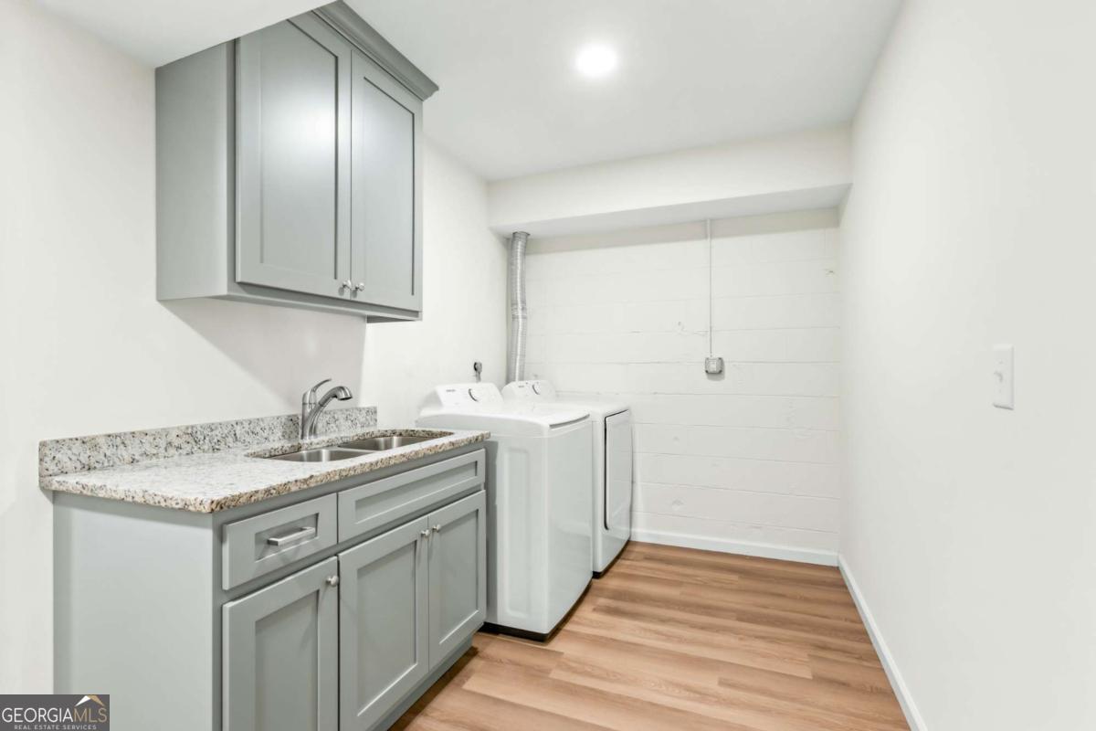 764 Sandy Cross Road Lexington, GA 30648 - Photo 34 of 52 a bathroom with a sink and a mirror