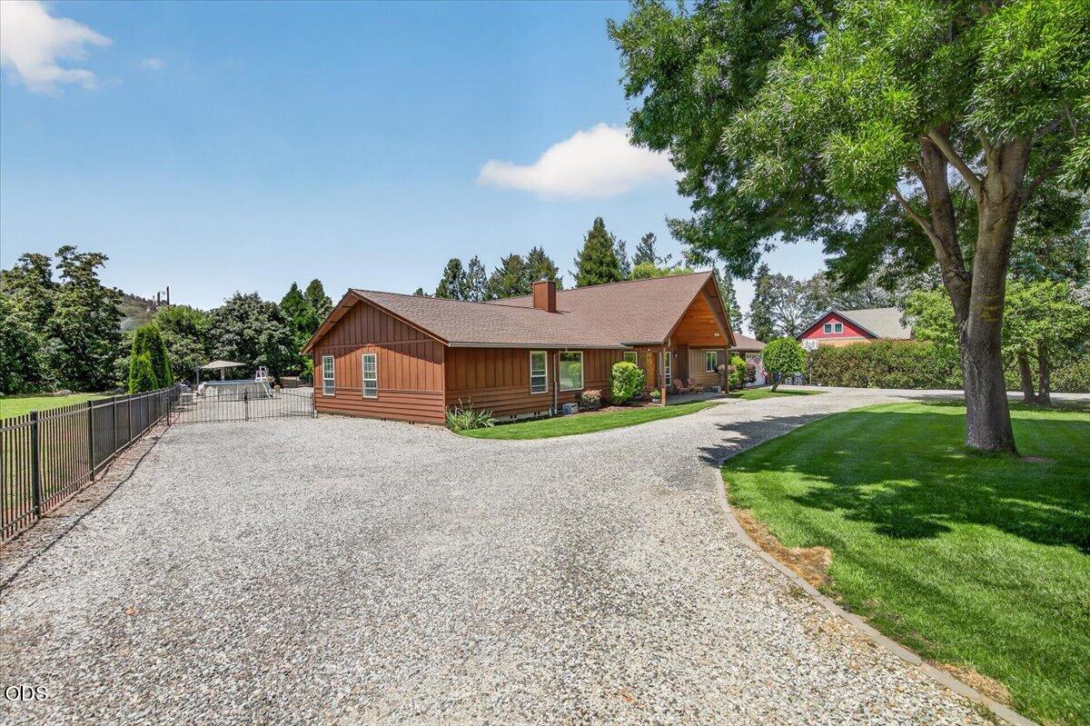 2240 Hull Road Medford, OR 97501 - Photo 3 of 49