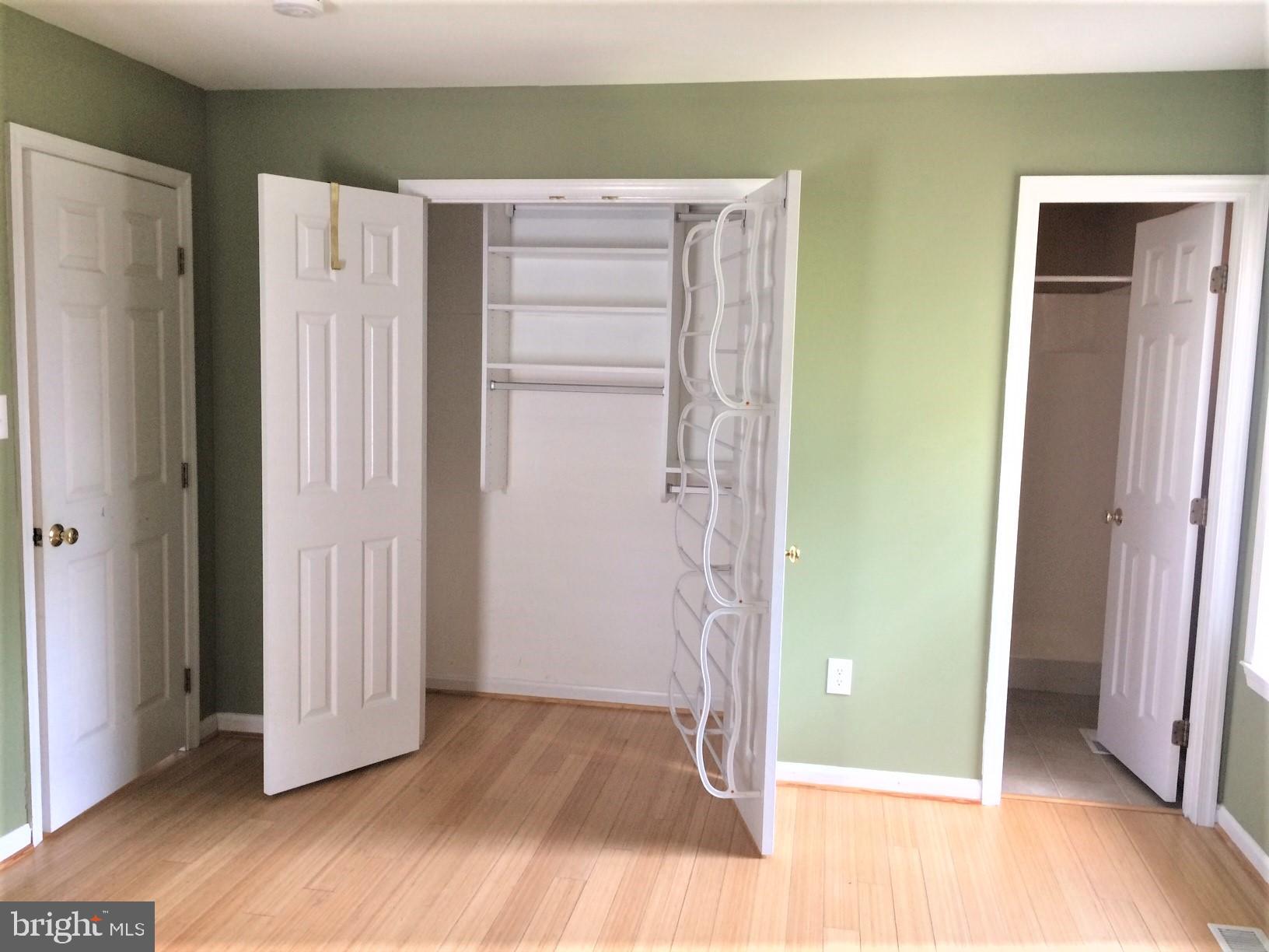 316 Oakwood Road Edgewater, MD 21037 - Photo 14 of 39 MBR 2nd dbl closet plus entry to adjoining Full BA