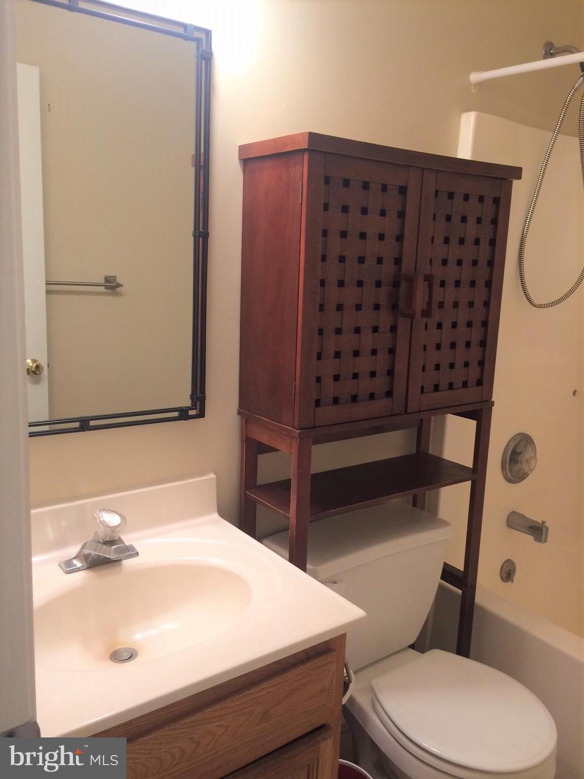 316 Oakwood Road Edgewater, MD 21037 - Photo 19 of 39 Upper Hallway Full Bath serves guests + BRs 2-3