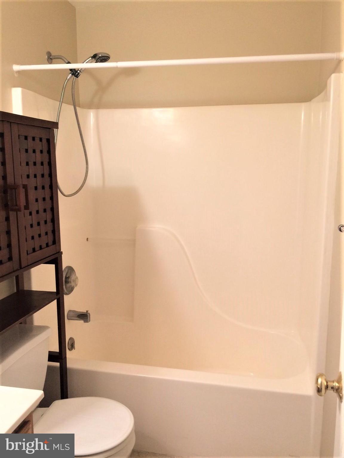 316 Oakwood Road Edgewater, MD 21037 - Photo 20 of 39 Upper Hall Bath features combo tub/shower