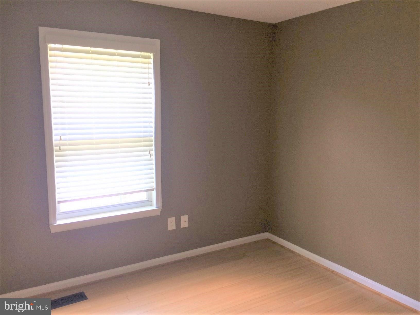 316 Oakwood Road Edgewater, MD 21037 - Photo 22 of 39 BR 3 also overlooks the front yd