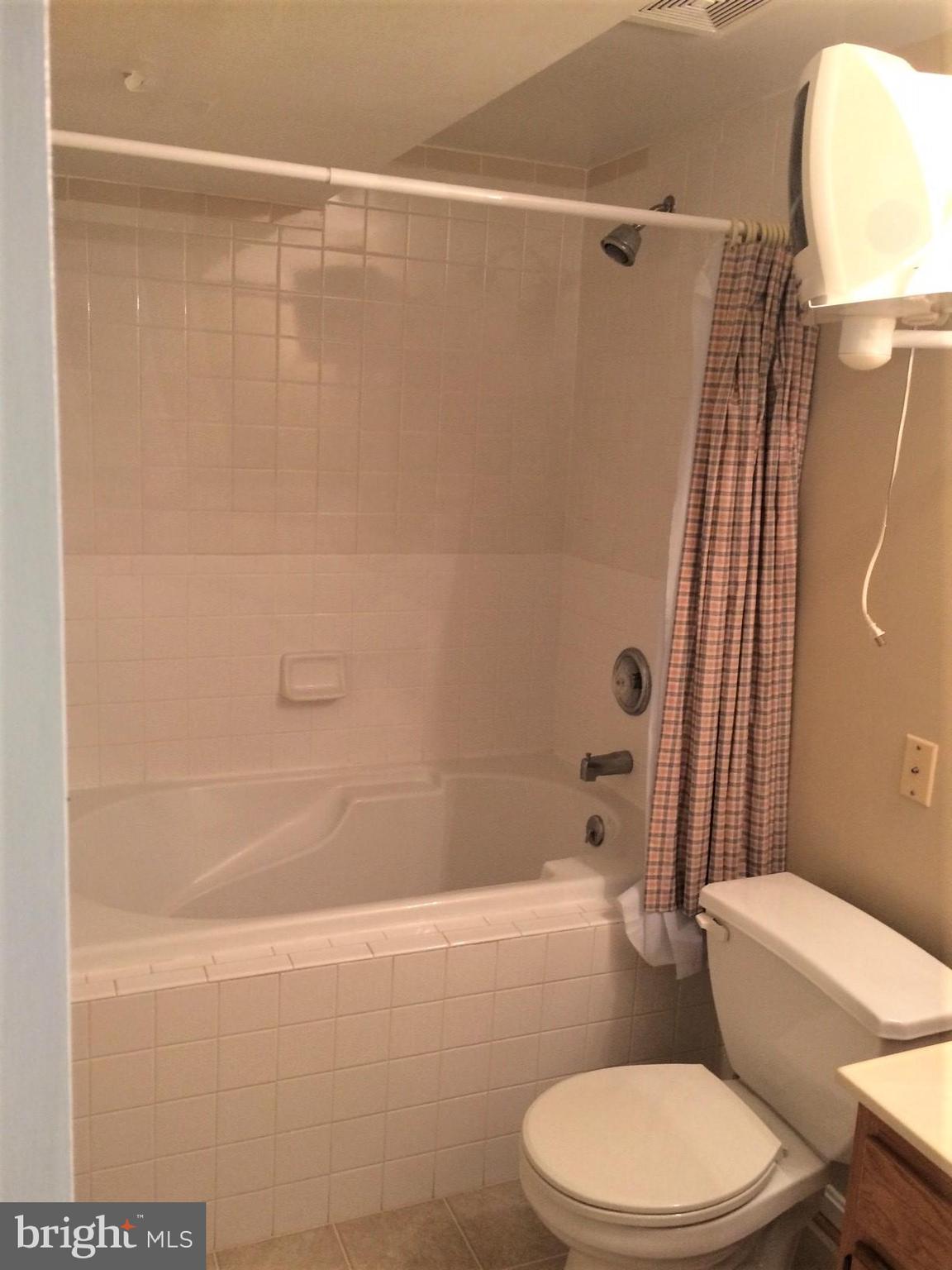 316 Oakwood Road Edgewater, MD 21037 - Photo 29 of 39 Lwr Lvl Full Bath - view 1