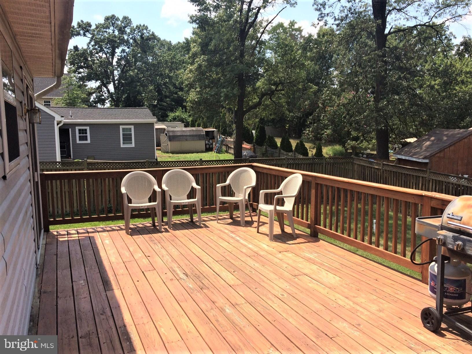 316 Oakwood Road Edgewater, MD 21037 - Photo 7 of 39 Plenty of space to invite family/friends to relax