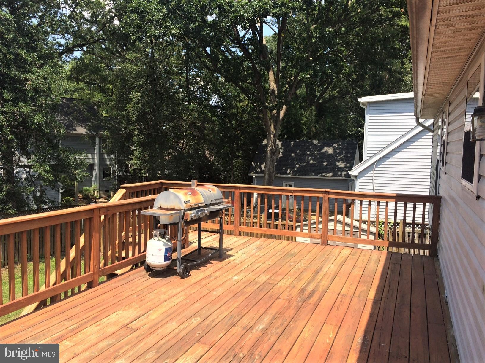 316 Oakwood Road Edgewater, MD 21037 - Photo 8 of 39 Cracking crabs or hosting BBQs - no problem!