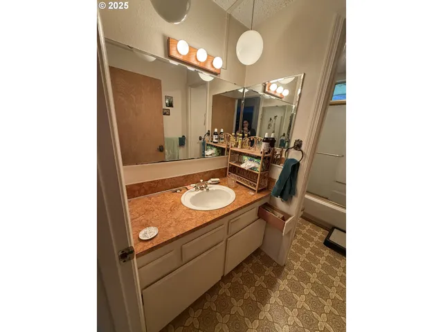 a view of a workspace with furniture