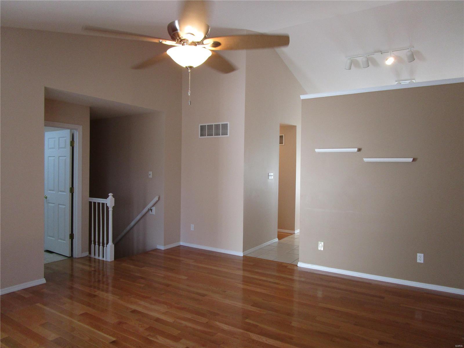5028 Nicholas Ridge Drive St. Louis, MO 63129 - Photo 2 of 27 Gallery Image 2