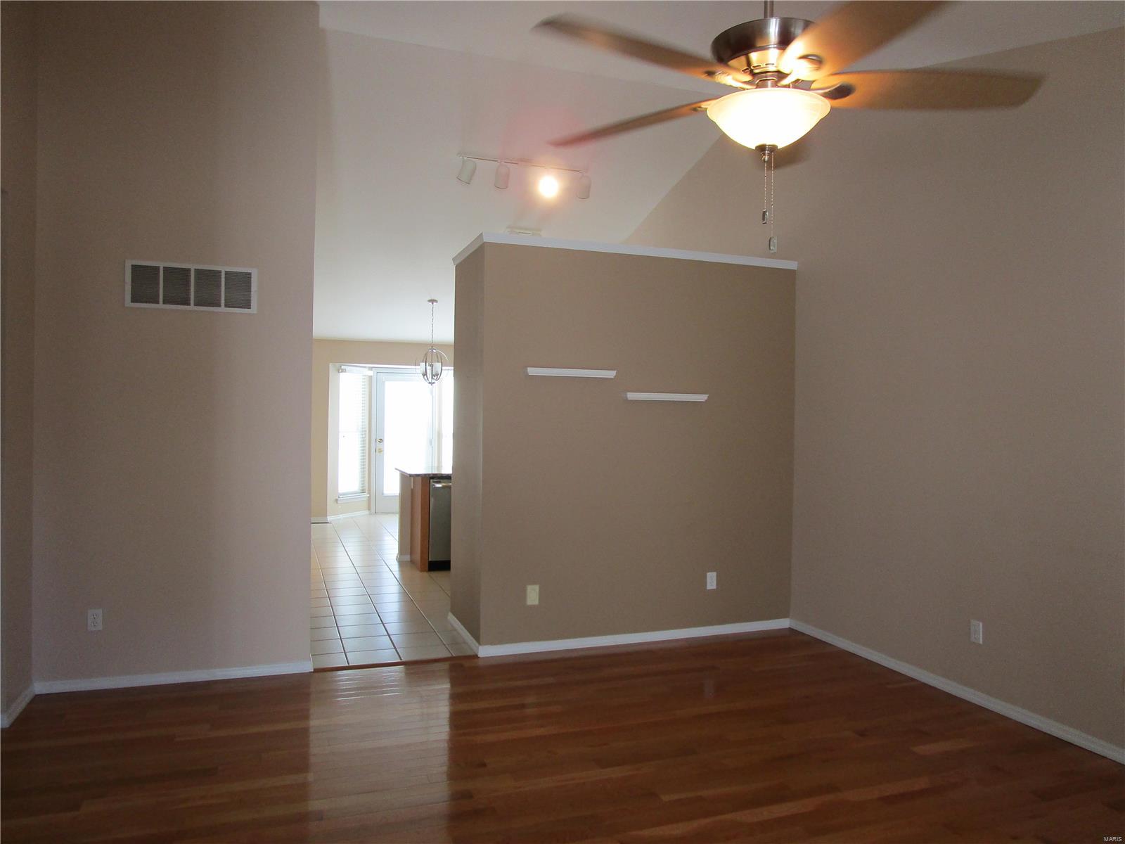5028 Nicholas Ridge Drive St. Louis, MO 63129 - Photo 3 of 27 Gallery Image 3