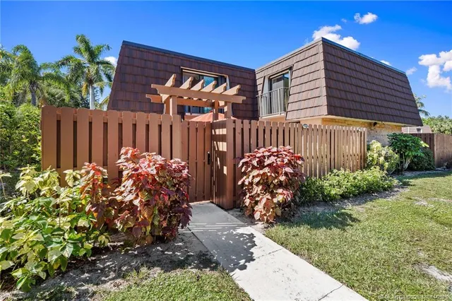 $269,900 | 6017 Southeast Riverboat Drive, Unit 808, Stuart, FL 34997