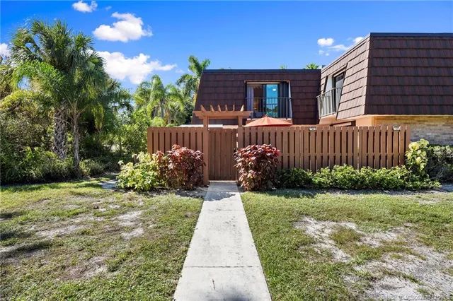 $269,900 | 6017 Southeast Riverboat Drive, Unit 808, Stuart, FL 34997