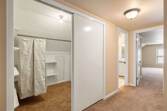 a view of entryway with bathroom