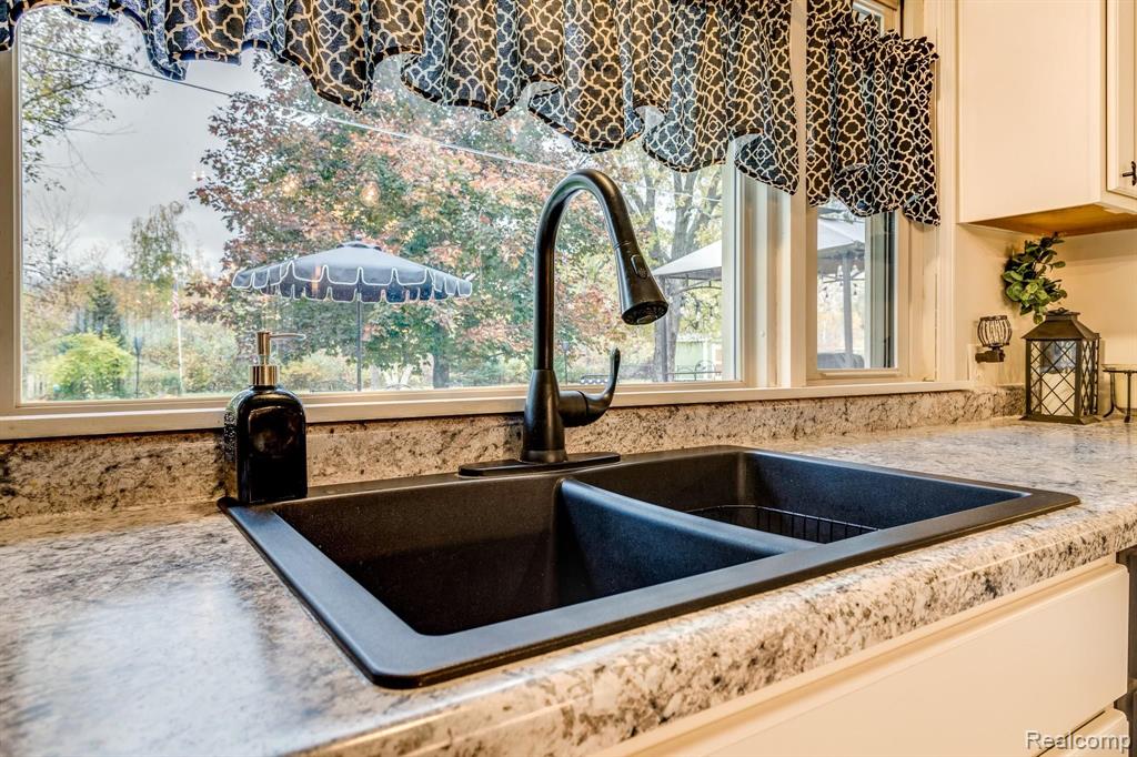 6724 Lakeshore Road Lexington, MI 48450 - Photo 6 of 43