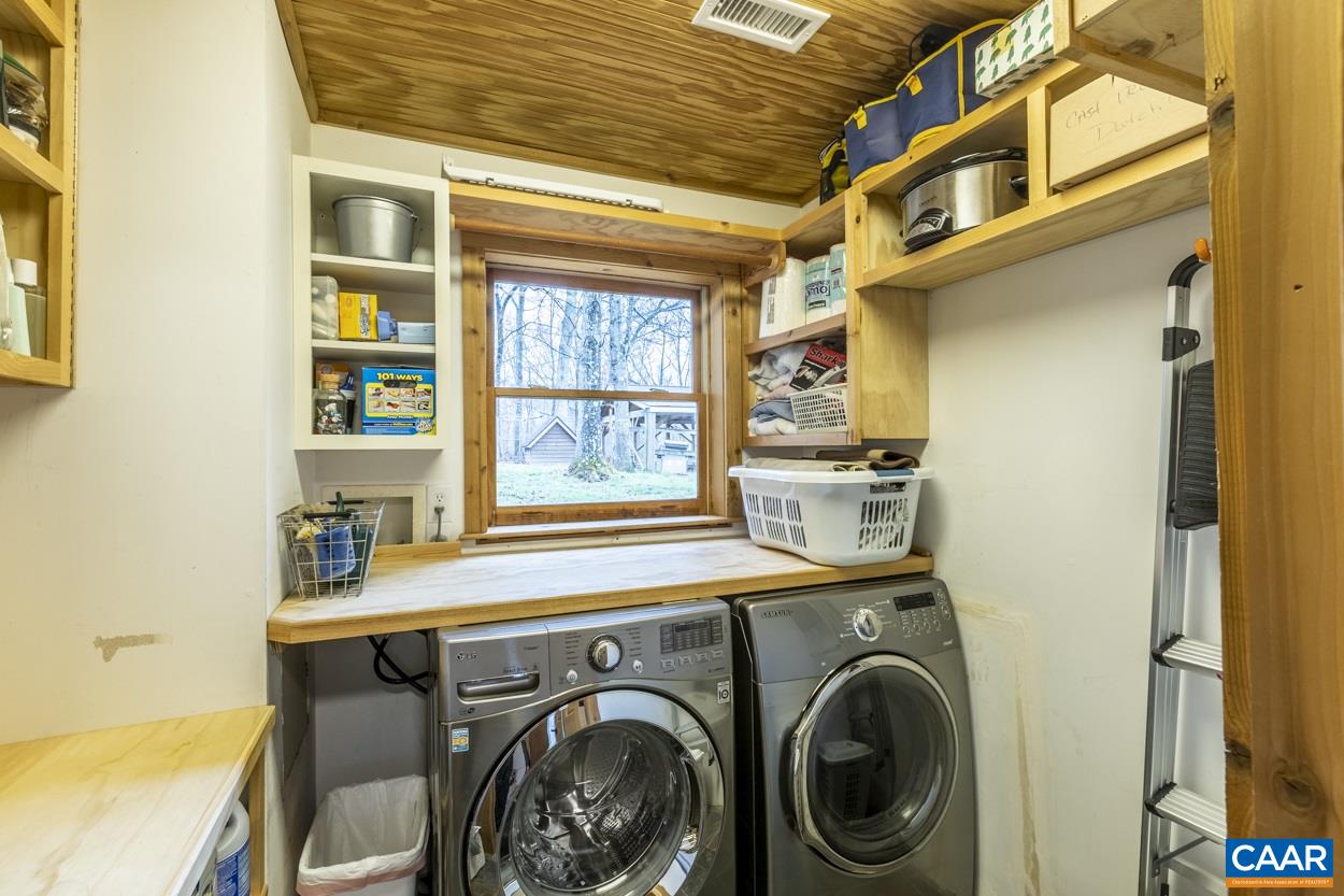 1151 Ridgeview Road Reva, VA 22735 - Photo 60 of 74 a utility room with dryer and washer