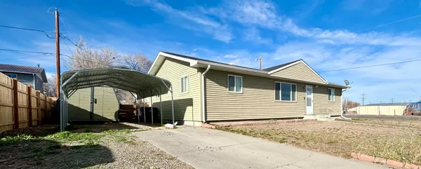 $225,000 | 322 Kinnikinnick Drive, Riverton, WY 82501