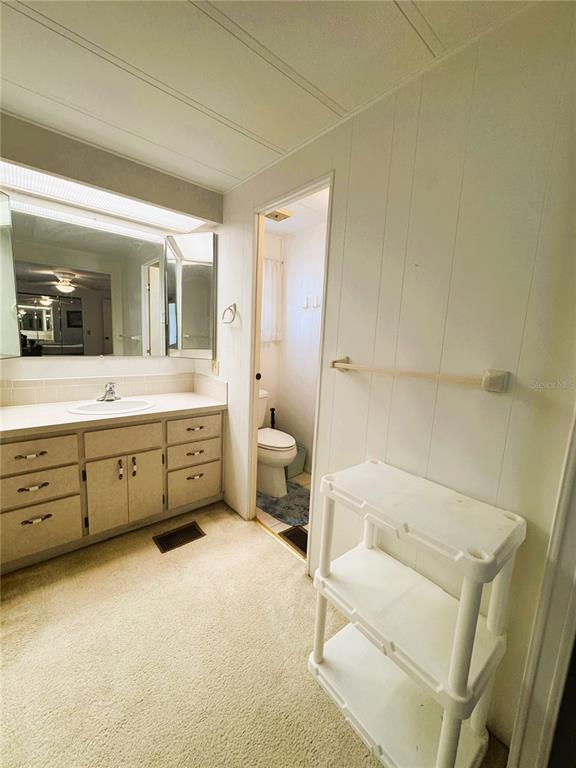 202 Aspen Circle Leesburg, FL 34748 - Photo 26 of 34 a bathroom with a sink mirror toilet and bathtub