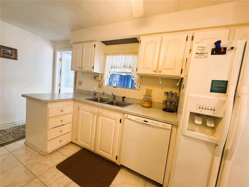 202 Aspen Circle Leesburg, FL 34748 - Photo 9 of 34 a kitchen with cabinets appliances and a window