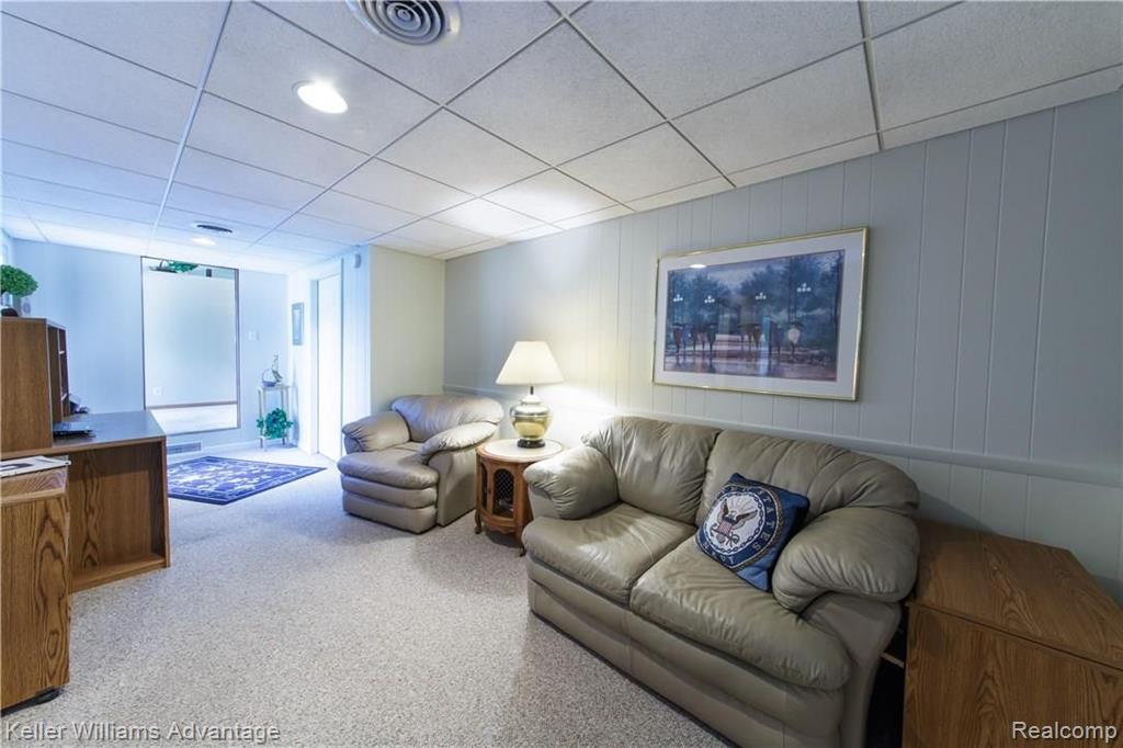 36508 West Lyman Road Farmington Hills, MI 48331 - Photo 20 of 63