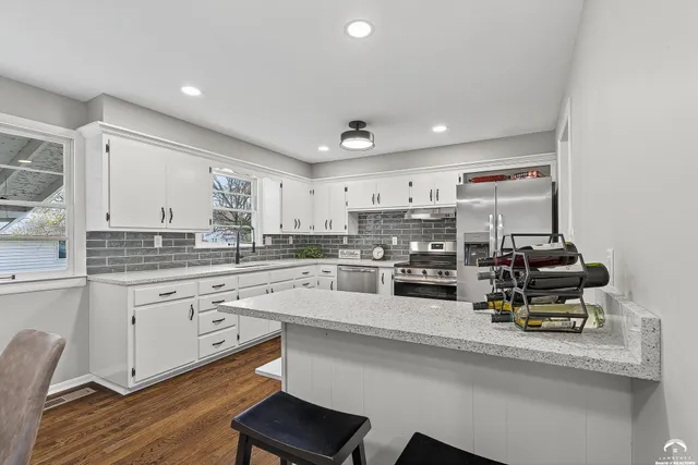 $320,000 | 318 North Park Street, Bonner Springs, KS 66012