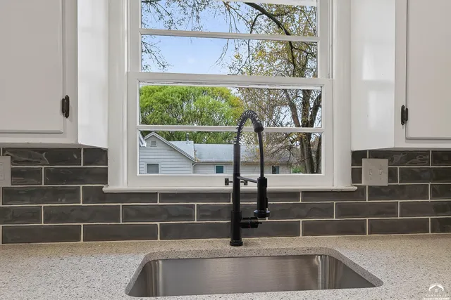 $320,000 | 318 North Park Street, Bonner Springs, KS 66012