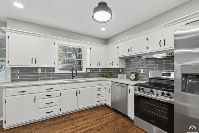 $320,000 | 318 North Park Street, Bonner Springs, KS 66012