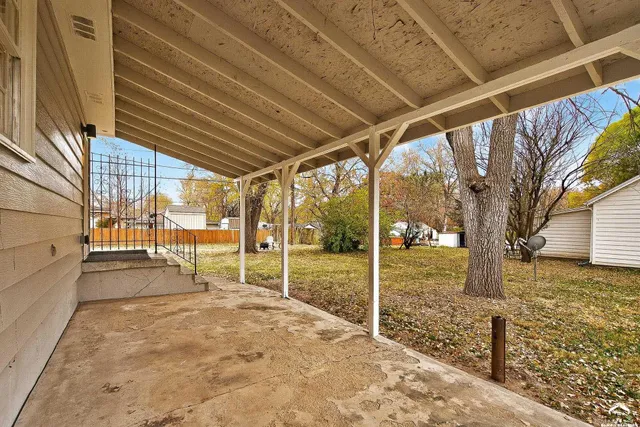 $320,000 | 318 North Park Street, Bonner Springs, KS 66012