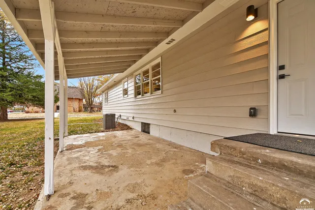 $320,000 | 318 North Park Street, Bonner Springs, KS 66012