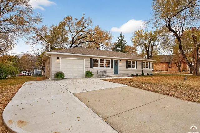 $320,000 | 318 North Park Street, Bonner Springs, KS 66012