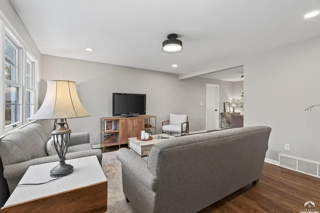 $320,000 | 318 North Park Street, Bonner Springs, KS 66012