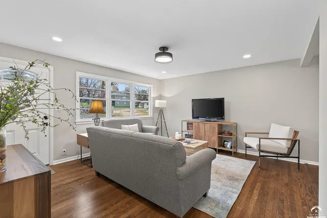 $320,000 | 318 North Park Street, Bonner Springs, KS 66012