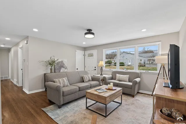 $320,000 | 318 North Park Street, Bonner Springs, KS 66012