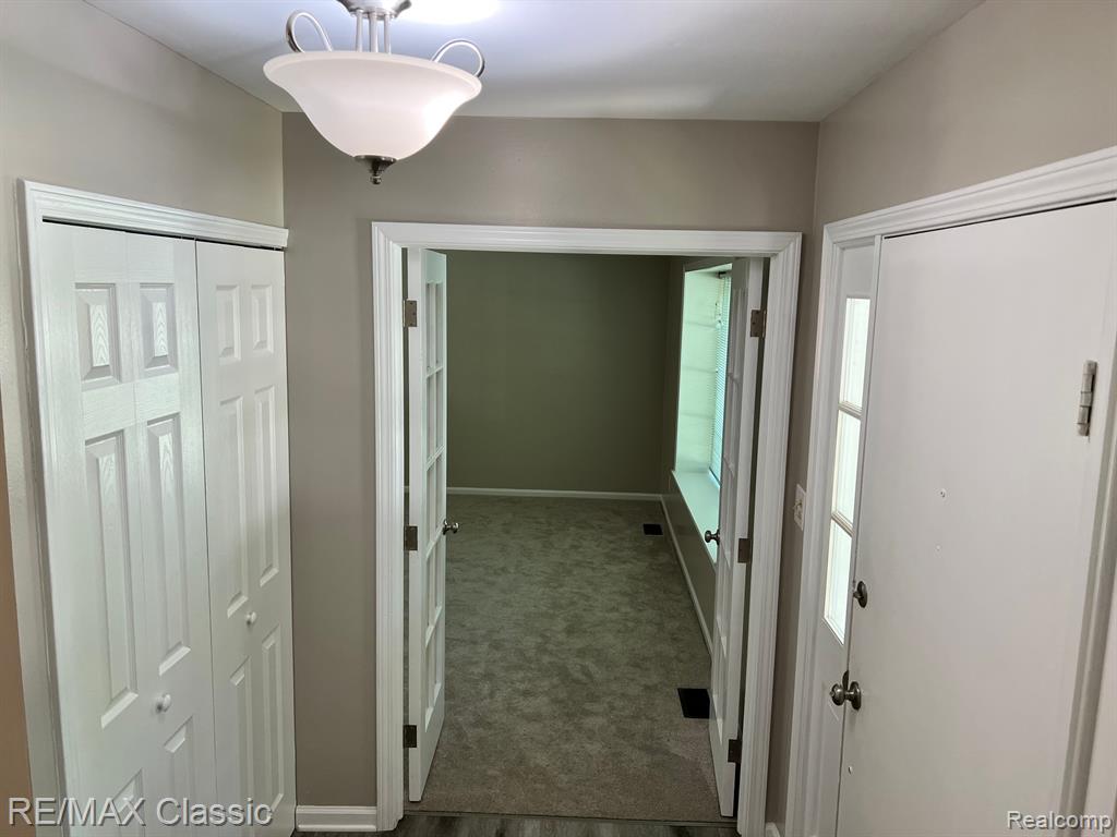 1953 Broadstone Road Grosse Pointe Woods, MI 48236 - Photo 3 of 43