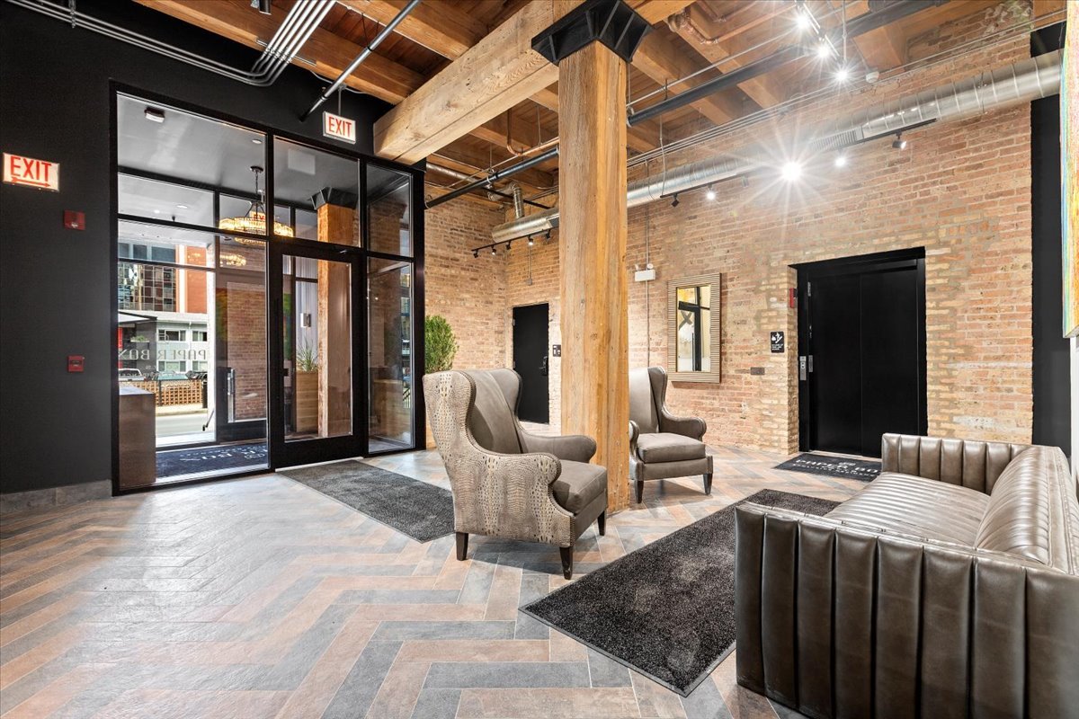 153 West Ohio Street, Unit 304 Chicago, IL 60654 - Photo 10 of 15